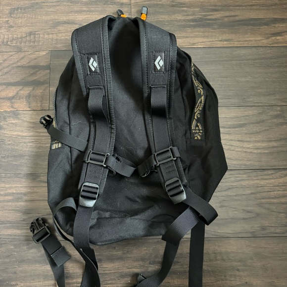 Black Diamond 16L backpack - Picture 2 of 5
